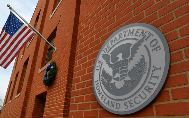 DHS Impondrá Tarifa a Extranjeros con Permiso de Entrada
